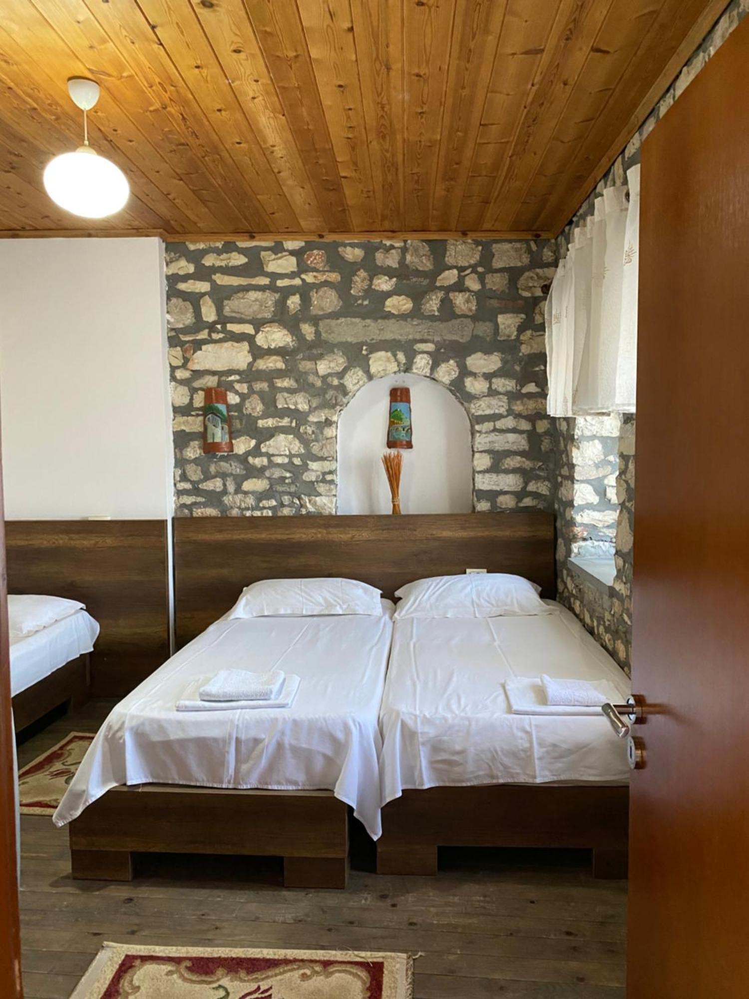 Aria Baci Guest House Berat Eksteriør billede
