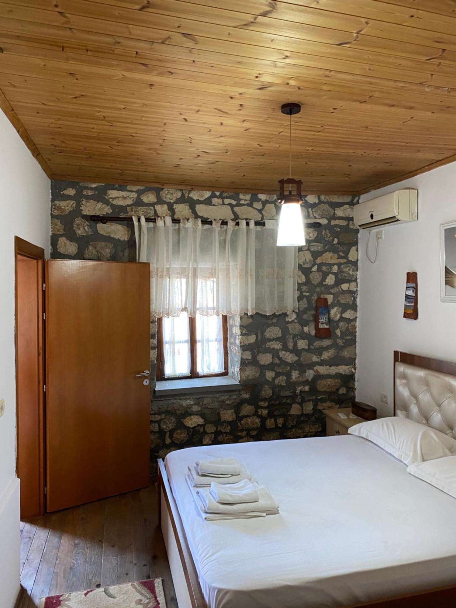 Aria Baci Guest House Berat Eksteriør billede